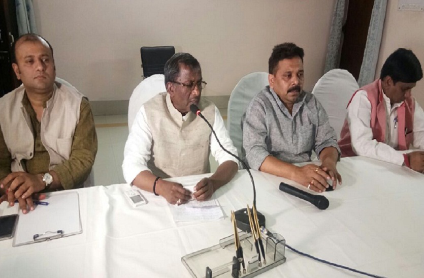 काशी विश्वनाथ के जयकारों के साथ पीएम मोदी व फ्रांस के राष्ट्रपति इमैनुएल मैक्रों के लिए लगेंगे नारे