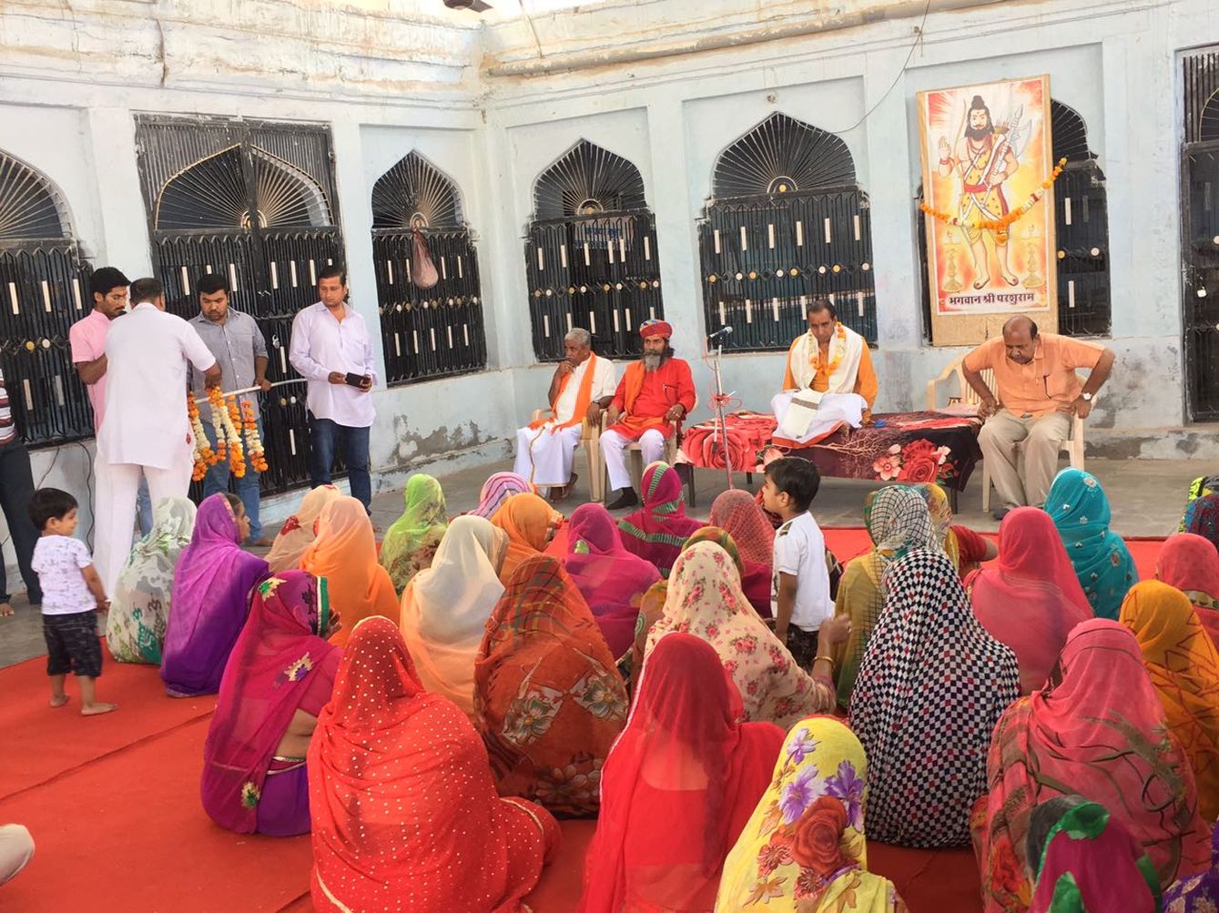 समदड़ी में परशुराम यात्रा का स्वागत करते हुए ब्राह्मण समाज के पदाधिकारी