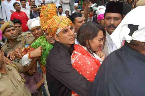beautiful pics of bolliwood stars in dargah sharif ajmer