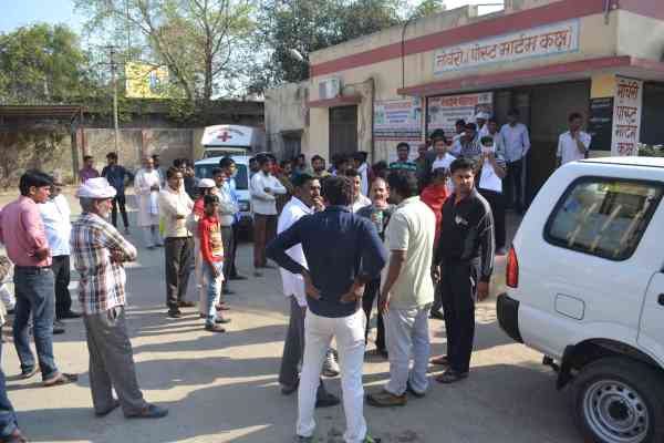 Photos of politicians present at alwar general hospital during postmor