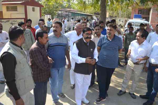 Photos of politicians present at alwar general hospital during postmor