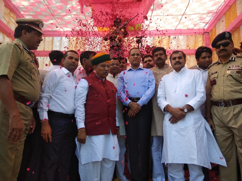 Unveiling the statue