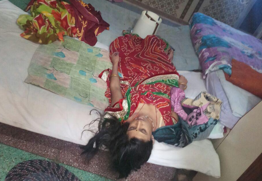 VIDEO : बच्चों को खाना खिला ये महिला कर बैठी एेसा काम, उड़ गए घरवालों के होश