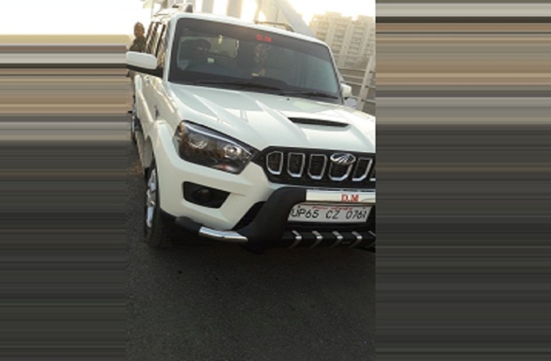 डीएम योगेश्वर राम मिश्रा