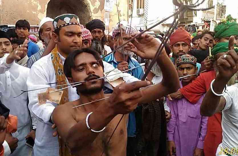 someone attack on kalandars who came dargah for urs fair