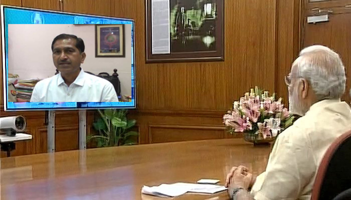 PM Narendra Modi video conferencing with DM Akhilesh Tiwari Barabaki
