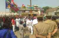Police can lathi charge in phulpur by lection counting place