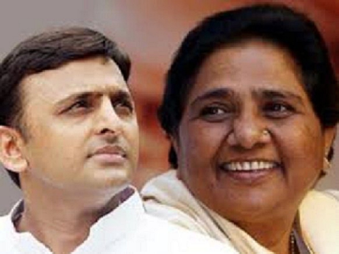 Akhilesh Yadav meets Mayawati 
