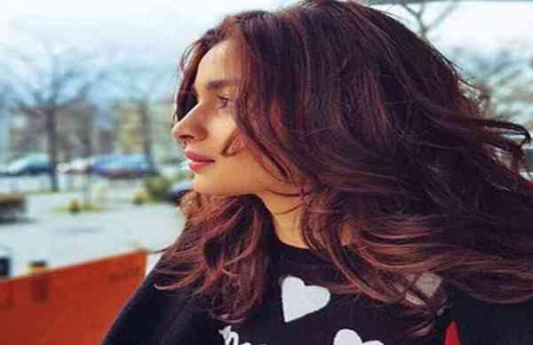 सिंगिग, एक्टिंग के अलावा यह शौक भी रखती हैं एक्ट्रेस आलिया, बिल्लियों से है खास लगाव   