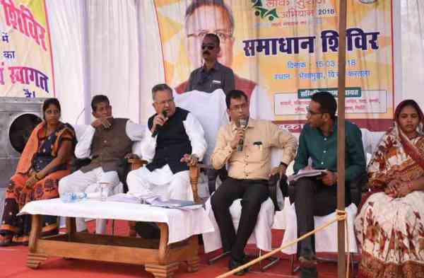 Photo Gallery : भैंसामुड़ा समाधान शिविर में पहुंचे डॉ. रमन सिंह, उमड़ा जनसैलाब, देखिए झलकियां...