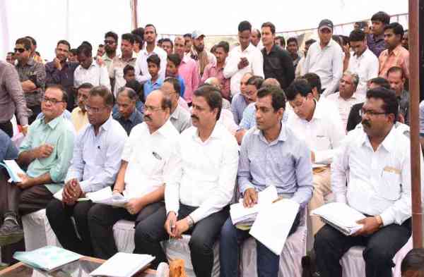 Photo Gallery : भैंसामुड़ा समाधान शिविर में पहुंचे डॉ. रमन सिंह, उमड़ा जनसैलाब, देखिए झलकियां...