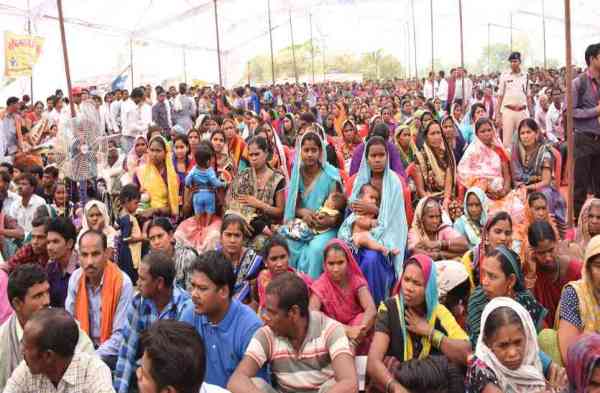 Photo Gallery : भैंसामुड़ा समाधान शिविर में पहुंचे डॉ. रमन सिंह, उमड़ा जनसैलाब, देखिए झलकियां...