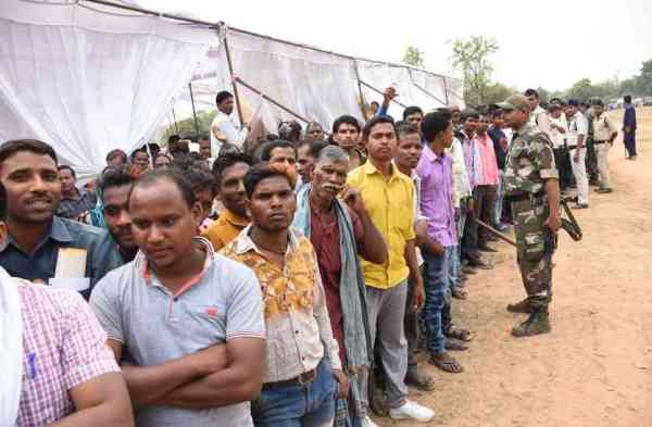 Photo Gallery : भैंसामुड़ा समाधान शिविर में पहुंचे डॉ. रमन सिंह, उमड़ा जनसैलाब, देखिए झलकियां...