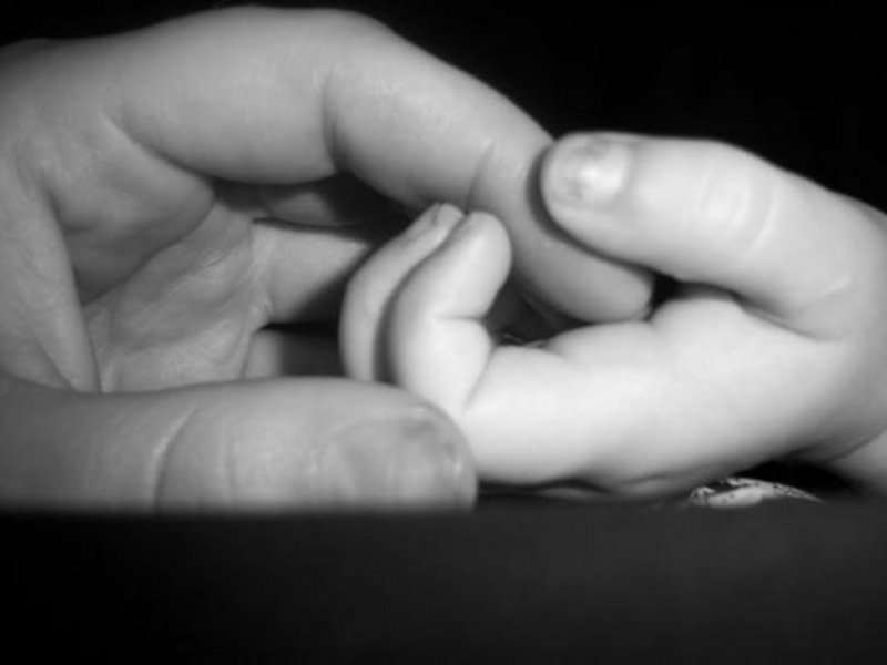 चार माह की बेटी ने ऐसे दी पिता को दी विदाई कि नम हुई सभी आंखें