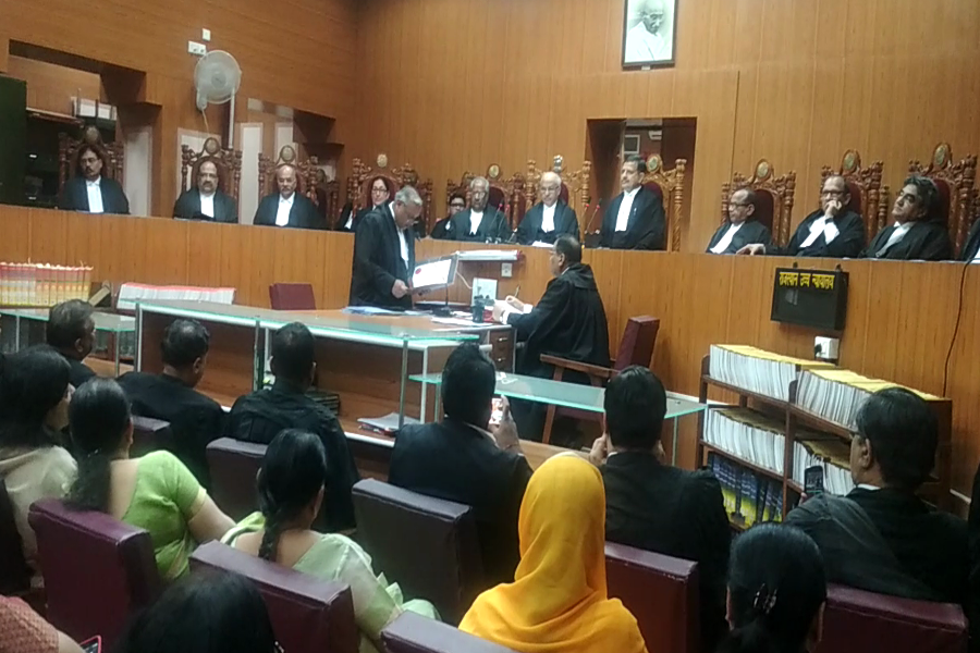 राजस्थान हाईकोर्ट में कार्यरत दस अतिरिक्त न्यायाधीशों को जोधपुर मुख्यपीठ में शपथ दिलाई