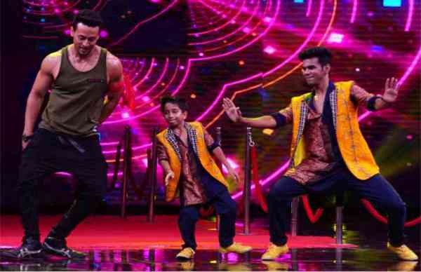 ‘सुपर डांसर 2’ के सेट पर दिशा और टाइगर ने बिखेरा अपने डांस का जलवा
