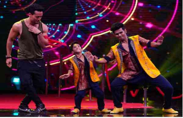 ‘सुपर डांसर 2’ के सेट पर दिशा और टाइगर ने बिखेरा अपने डांस का जलवा