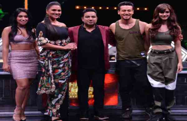 ‘सुपर डांसर 2’ के सेट पर दिशा और टाइगर ने बिखेरा अपने डांस का जलवा