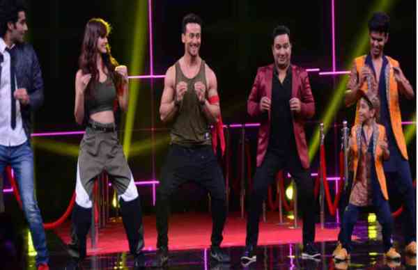 ‘सुपर डांसर 2’ के सेट पर दिशा और टाइगर ने बिखेरा अपने डांस का जलवा