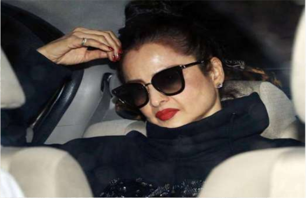 रेखा के मॉर्डन लुक के आगे फीकी पड़ी सुष्मिता की खूबसूरती