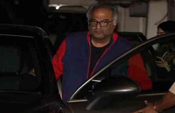 PHOTOS: श्रीदेवी की मौत के बाद इस तरह सौतेली बहनों का गम बांट रहें हैं अर्जुन