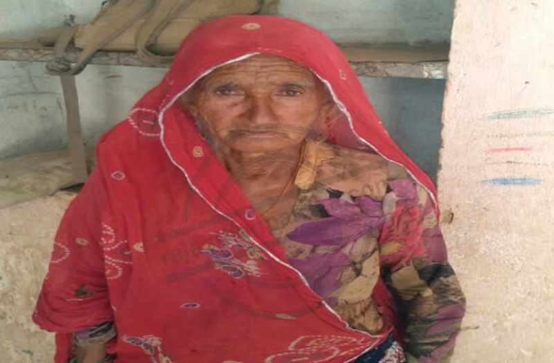 Bhilwara, bhilwara new, Women attacked knife on jewelery looted in bhilwara, Latest news in bhilwara, Bhilwara News in hindi, Hindi News in bhilwara, Latest hindi news in bhilwara