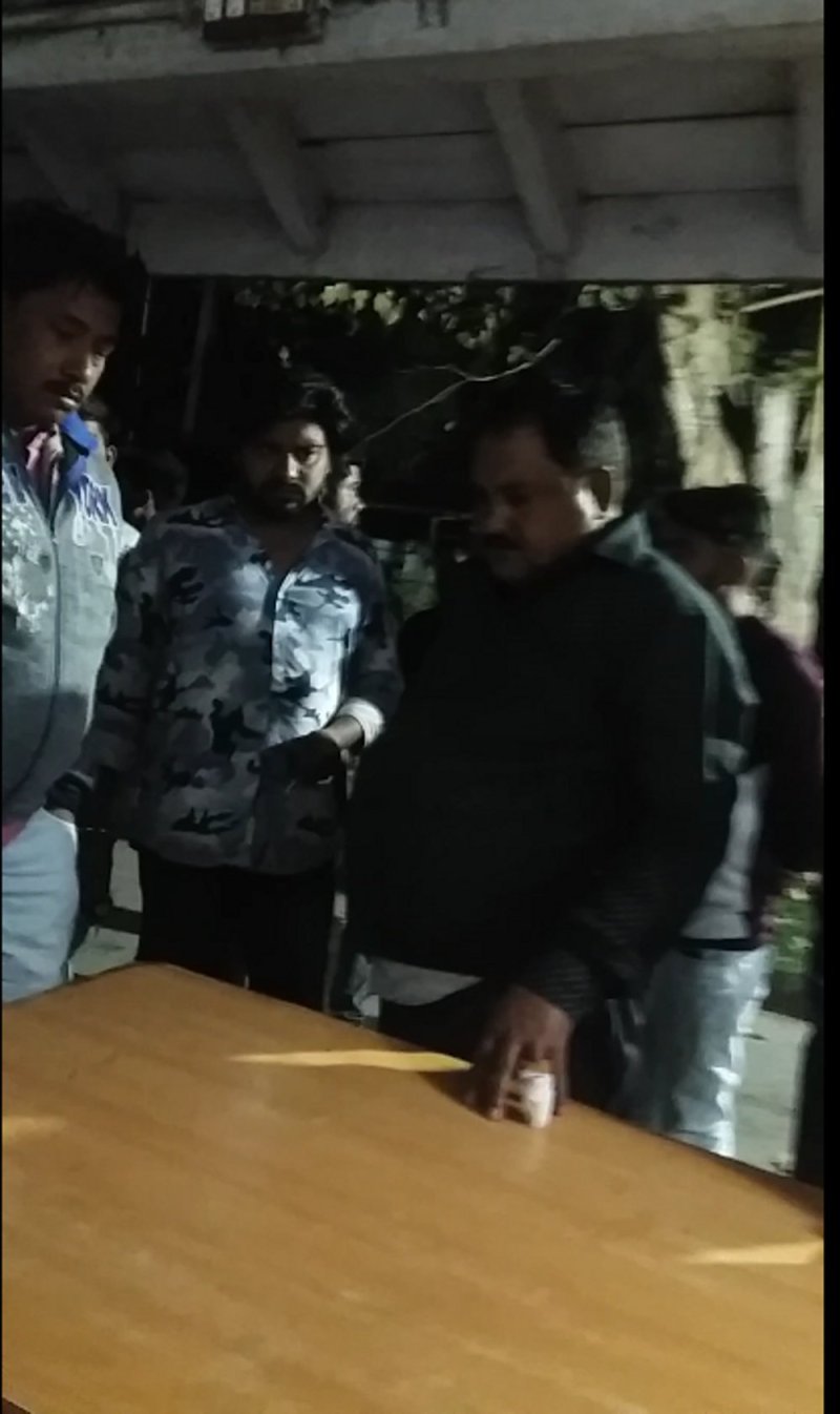 itarsi, railway station, refershment room manager, knife attack, injured, cctv