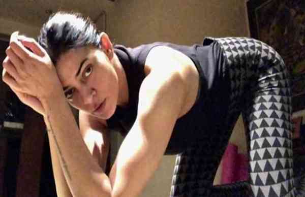 सुष्मिता ने अपनी कमर पर बनवाया टाइगर का TATTOO! तस्वीरें वायरल      