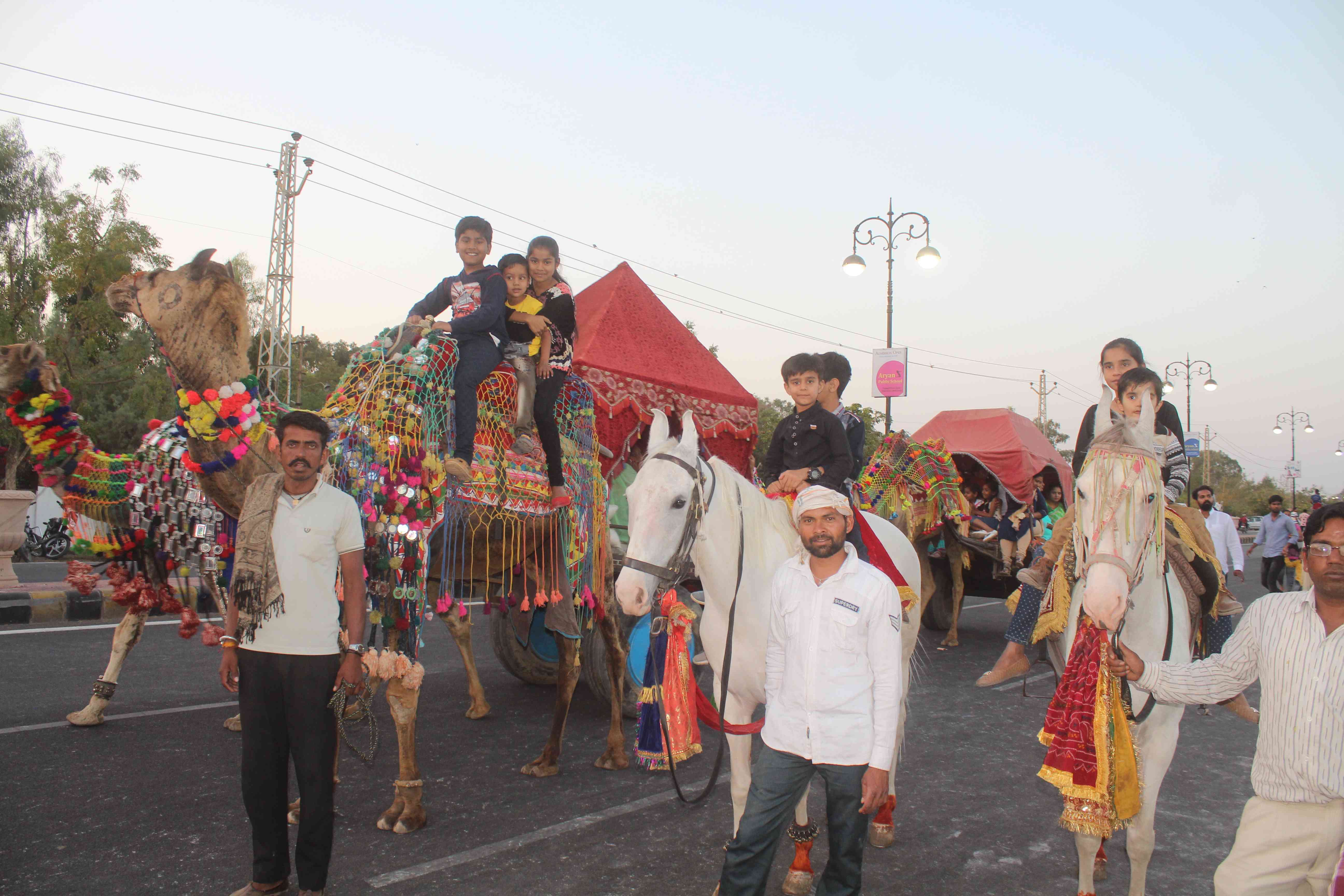 beautiful pics of kids in chaupati