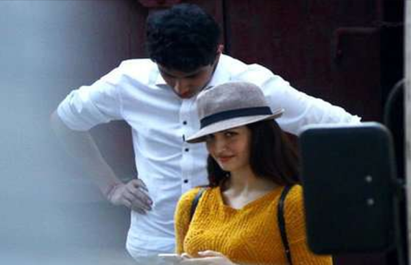 एली अवराम के प्यार में क्लीन बोल्ड हुए हार्दिक पांड्या!फिर दिखे साथ