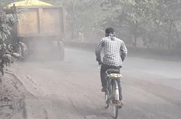 Photo Gallery : सर्वमंगला नगर के समीप नहर मार्ग की स्थिति देखकर घूम जाएगा आपका सिर