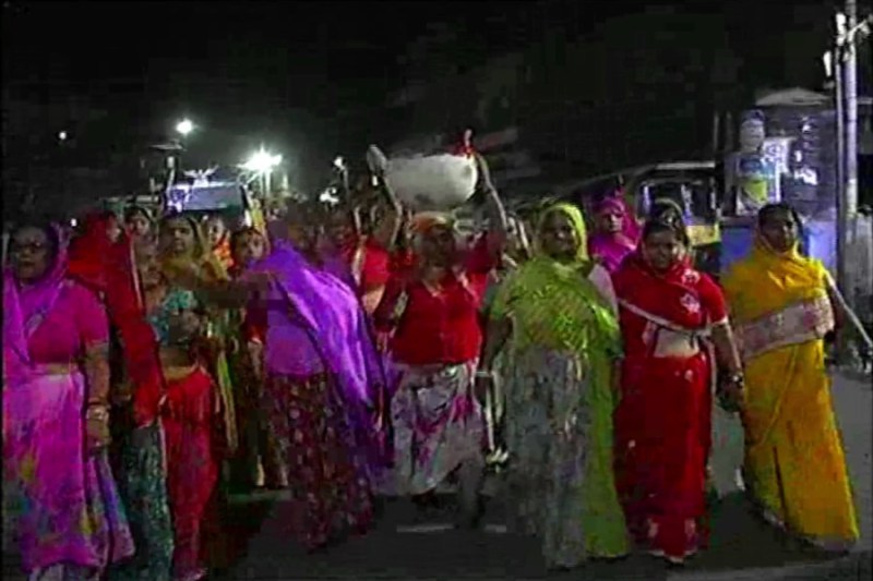 Women of Kumhar Caste Worship in Hindu Cemetery
