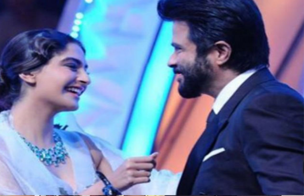 पापा अनिल की इस हरकत से सोनम होती है सबके सामने शर्मिंदा