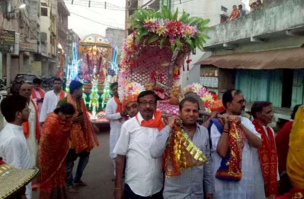 पालकी में विराज माता रानी