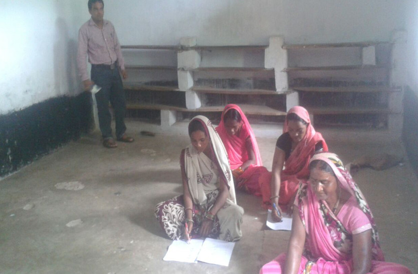 राष्ट्रव्यापी महापरीक्षा अभियान के तहत 496 केंद्रों में इतने असाक्षरों ने दी परीक्षा