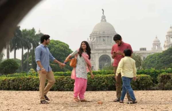 कोलकाता में शूटिंग सेट पर ऐसे मस्ती करते दिखे ईशान-जाह्नवी, निर्देशक ने शेयर की तस्वीरें