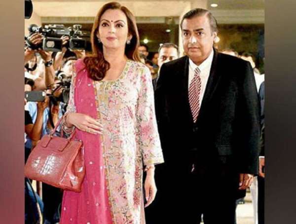 Fashion,Mukesh Ambani,Ambani,Engagement,saree,life style,neeta ambani,