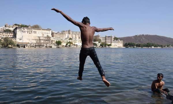 lake pichola