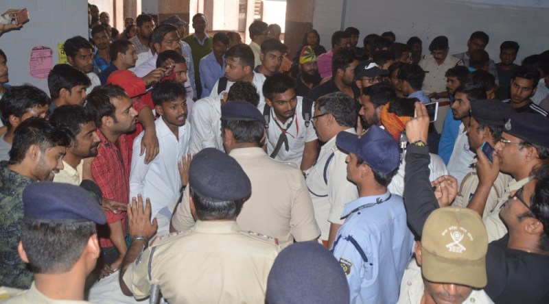 letest news rewa : Student shot in the TRS, stress in college