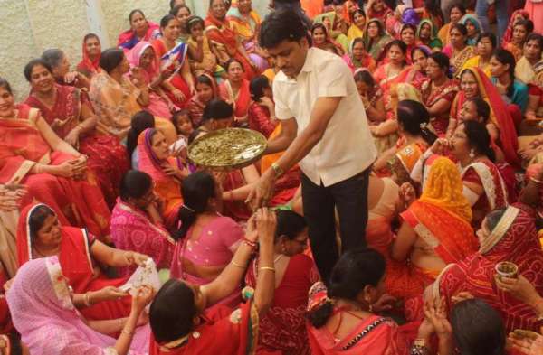 ladies gathered and celebrate gangour festival in ajmer