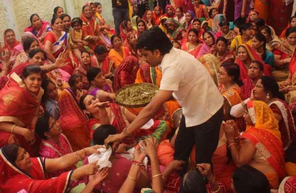 ladies gathered and celebrate gangour festival in ajmer