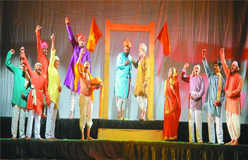 Hero of Bundelkhand's heroic show on stage here