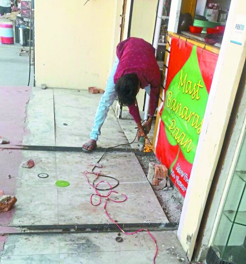The shopkeeper from Udaipur, who took the cabin on the footpath