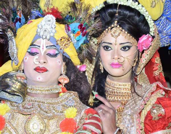 jheel kinaare jhalaka raajasthaanee vaibhav... dekhie tasveeren