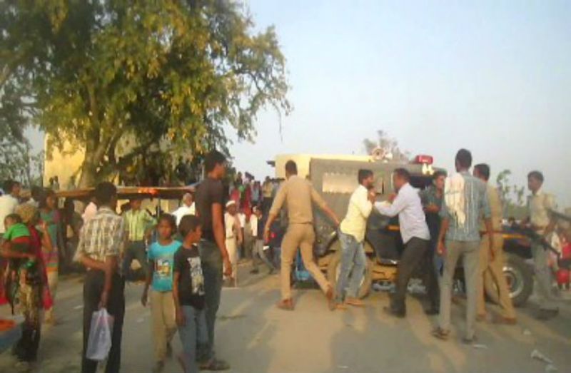 People beat a molester in karauli