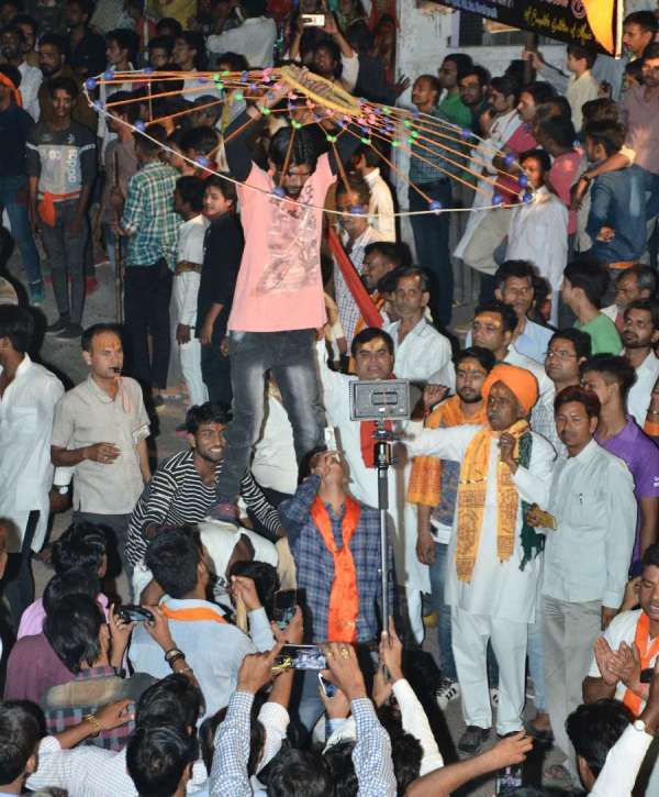 raamajee milenge...prabhu raamajee milenge...dekhie tasveeren