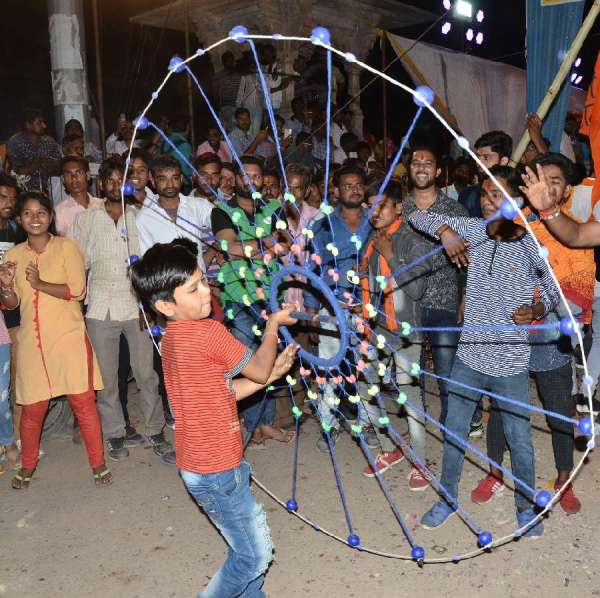 raamajee milenge...prabhu raamajee milenge...dekhie tasveeren