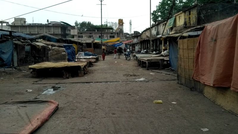 डेंगू से बचाव को लेकर माह की पहली तारीख को बंद रही सब्जी मंडी, घंटों चली सफाई