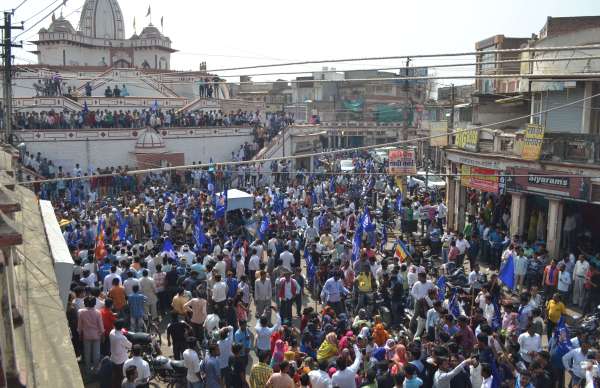 PHOTOS OF SUPPORTERS OF INDIA SHUTDOWN CROWD