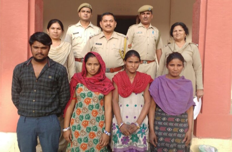 police arrested three ladies and man who theft in houses